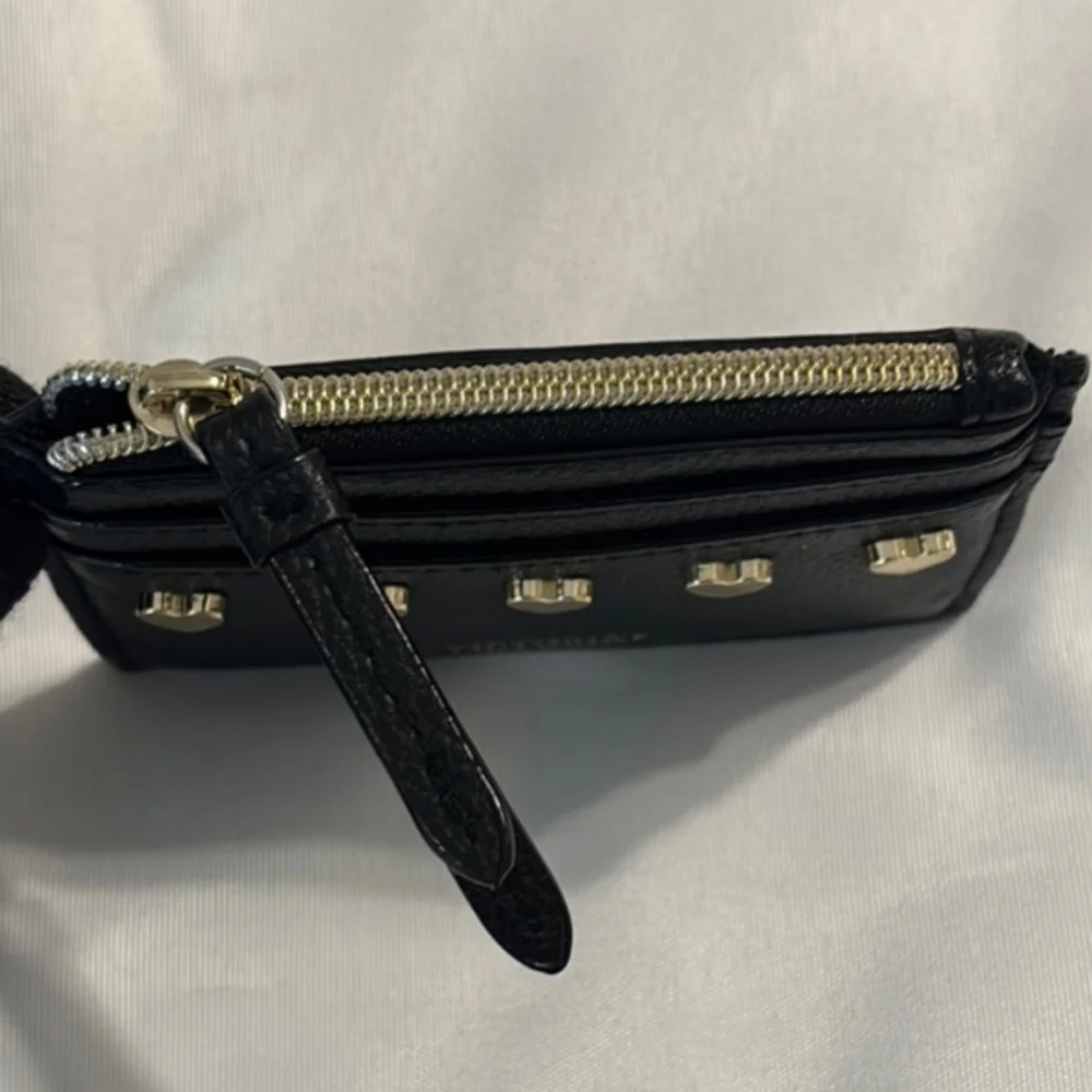 New💕Victoria's Secret Black and Gold Key Card Holder - Picture 5 of 7